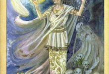 Lá 2 – The High Priestess - Ghosts and Spirits Tarot 15