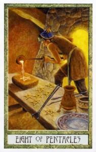 Lá Eight of Pentacles - Druidcraft Tarot 4