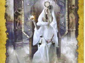 Lá The High Priestess - Mystic Dreamer Tarot 4
