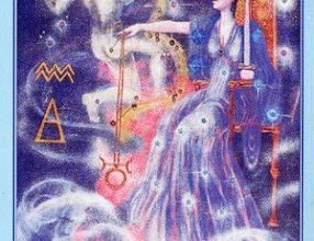 Lá Queen of Swords - Celestial Tarot 14