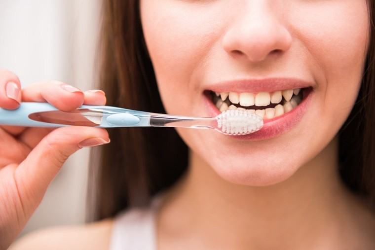Chỉ đánh răng 2 lần/ngày vẫn chưa đủ, bạn còn phải nắm rõ các nguyên tắc chải răng đúng cách để thu lại hiệu quả cao nhất - Ảnh 4.