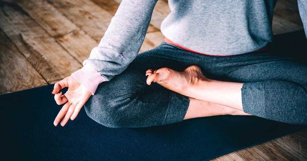 Những động tác yoga giúp ngủ ngon vô cùng đơn giản và hiệu quả - Kiến Thức Chia Sẻ 1