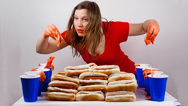5 thói quen ăn uống sai lầm khiến con gái nhanh già trước tuổi - Ảnh 4.