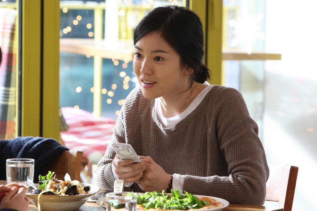 Sau kết hôn, Song Hye Kyo tiết lộ 3 bí quyết giữ gìn nhan sắc mà bất kỳ cô gái nào cũng làm được - Ảnh 4.