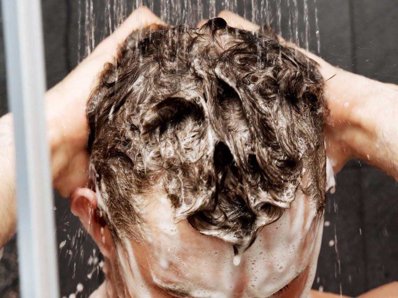 Sai lầm thường gặp khi gội đầu khiến tóc bạn nhanh bết dính và phát sinh đầy gàu - Ảnh 4.