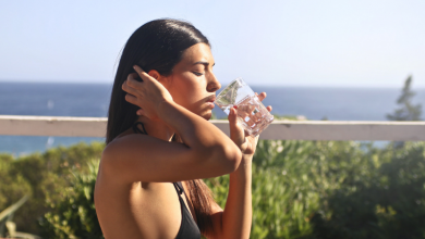 Mối nguy tiềm tàng từ việc uống quá nhiều nước - Làm Đẹp 24